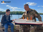 Мальчик из Донецка подарил кораблик Морскому институту в Севастополе