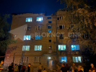 ВСУ снесли стену и крышу многоэтажного дома в Будённовском районе Донецка