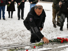 «Очередной черный день»: мэр Донецка возложил цветы к месту гибели мирных жителей Донецка на Текстильщике