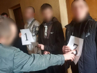 Двое друзей, нарядившись в газовщиков, обчистили пенсионера на 200 тысяч рублей в Горловке