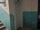 Три месяца без лифта: жителям одного из домов в Донецке поменяли лифт, но забыли его запустить