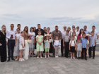 «Это норма, когда деток в семье много»: многодетных родителей ДНР наградили знаками отличия