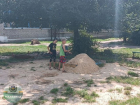 Еще в двух районах Макеевки появился чистый песок в детских песочницах