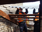 В Ясиноватой продолжают восстанавливать дома, пострадавшие от обстрелов ВФУ