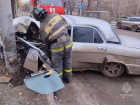  В Донецке из «помятого» авто спасли пострадавшего в ДТП водителя