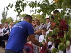 В День знаний ребятам из Кураховки подарили 30 рюкзаков