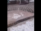 Горячий фонтан бьет с крыши дома в Макеевке