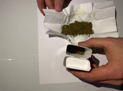 Житель Докучаевска прятал наркотики в пачке отсигарет