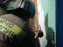 В Донецке спасатели помогли мужчине, который оказался закрыт в квартире и нуждался в медпомощи