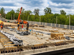 Соединяющий Донецк с Макеевкой мост через реку Грузскую, готов на 62 процента