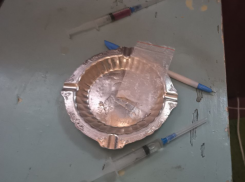 Жительнице Тореза за хранение синтетических наркотиков грозит три года лишения свободы