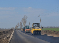 К завершению близится ремонт трассы Амвросиевка-Тельманово-Мариуполь