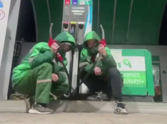 Про «безбожные» заправки сняли истерический клип сотрудники АЗС в ДНР