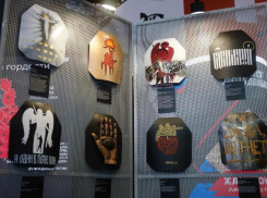 Картины на армейских плитах бронежилетов презентовали в Донецке: открыта уникальная выставка «Русский Стиль: Сталь»