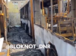 ВСУ сожгли американским дроном 5 городских автобусов в Донецке 