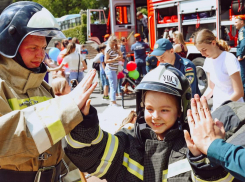 Лазертаг и знаменитости: Как Донецк и Ясиноватая отметили праздник детства 