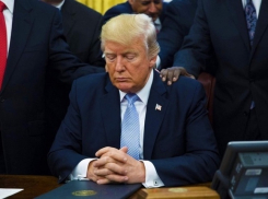 Трамп носится с корейским сценарием для Донбасса, чтобы не потерять власть