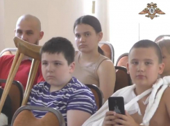  «Мы хотим поддержать вас»: красноярские артисты выступили с концертами в больницах и госпиталях ДНР