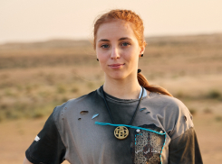 «Это игра, так бывает…»: студентка из ДНР Анна Галянт покинула шоу «Выжить в Дубае» на ТНТ