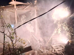 Труп пенсионерки обнаружили спасатели под завалам после обстрела в Донецке