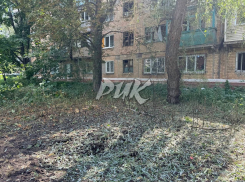 ВСУ выпустили 20 ракет из РСЗО по центру Горловки: момент обстрела попал на камеры наблюдения