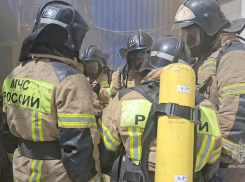 Полыхнул холодильник: сотрудники МЧС ДНР ликвидировали пожар на производстве в Макеевке