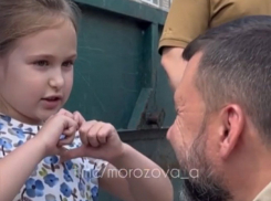 «Я вас обожаю, как и Путина!»: Амина из Макеевки призналась в любви главе ДНР Денису Пушилину