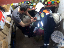 Спасатели помогли 82-летней жительнице Мариуполя, провалившейся в подвал