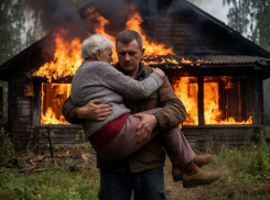 Сотрудник колонии из ДНР вытащил из пожара инвалида-колясочника в Торезе