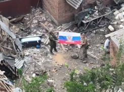 Прорыв в ДНР: Бойцы ВС РФ развернули триколор в Александро-Калиново