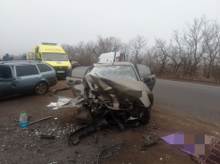 Два человека погибли и четыре пострадали в лобовом столкновении автомобилей в Старобешевском районе ДНР