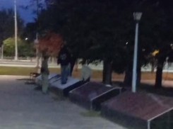Подростков осквернивших память ликвидаторов ЧАЭС в Мариуполе  разыскивают правоохранители