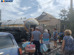 Выйдет баком: если не решить проблему с доставкой воды людям, Донбасс опустеет