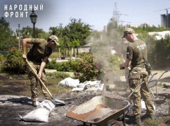 Волонтёры «Народного Фронта» помогают восстанавливать храмы и эвакуировать мирных жителей в ДНР