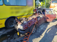Лихач на «девяносто девятой» устроил смертельное ДТП с автобусом в Мариуполе
