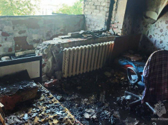 В ДНР пожарные спасли женщину без сознания из горящего дома