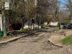  В Пантелеймоновке меняют асфальт во дворах домов