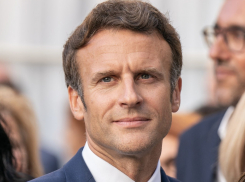 Макрон собрался воевать с Россией и создавать оружие на российском газе