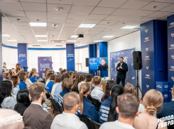 Диалог на равных: Кирилл Макаров встретился с молодежью ДНР