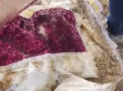 Сняли видео с трупом «для Леры»: в Старобешево ритуальщик и приятель раскопали могилу военного