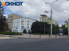 Во время массированного обстрела центра Донецка коммунальщики продолжают свою работу