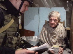 Увидела второе освобождение от нацистов: 99-летней бабушке из Угледара, ДНР, вручили паспорт РФ