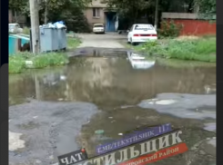 По улицам текло, а в рот не попало: в Донецке люди сидят месяцами без воды пока по улицам растекаются питьевые реки