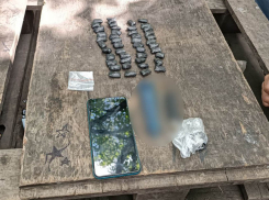 До 20 лет за закладки: в Макеевке молодого распространителя наркотиков поймали «на горячем»