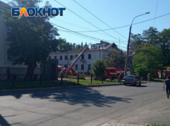 Пожар, возникший по причине обстрела Донецка кассетными боеприпасами, смогли потушить только к утру