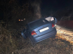 В ДНР автомобиль врезался в столб и сгорел: водитель погиб на месте ДТП