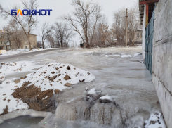 В жуткий каток превратил Луганское шоссе многолетний порыв в Енкаиево ДНР