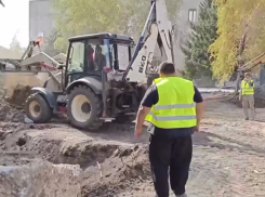 В Снежном восстанавливают центральную площадь