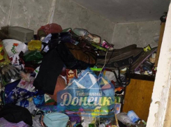  Сосед превратил квартиру в Донецке в помойку и «травит» весь подъезд: что делать жильцам