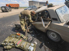 «Жигуленок» размазало: фельдшер Росгвардии спас пострадавшего в страшном ДТП в ДНР
